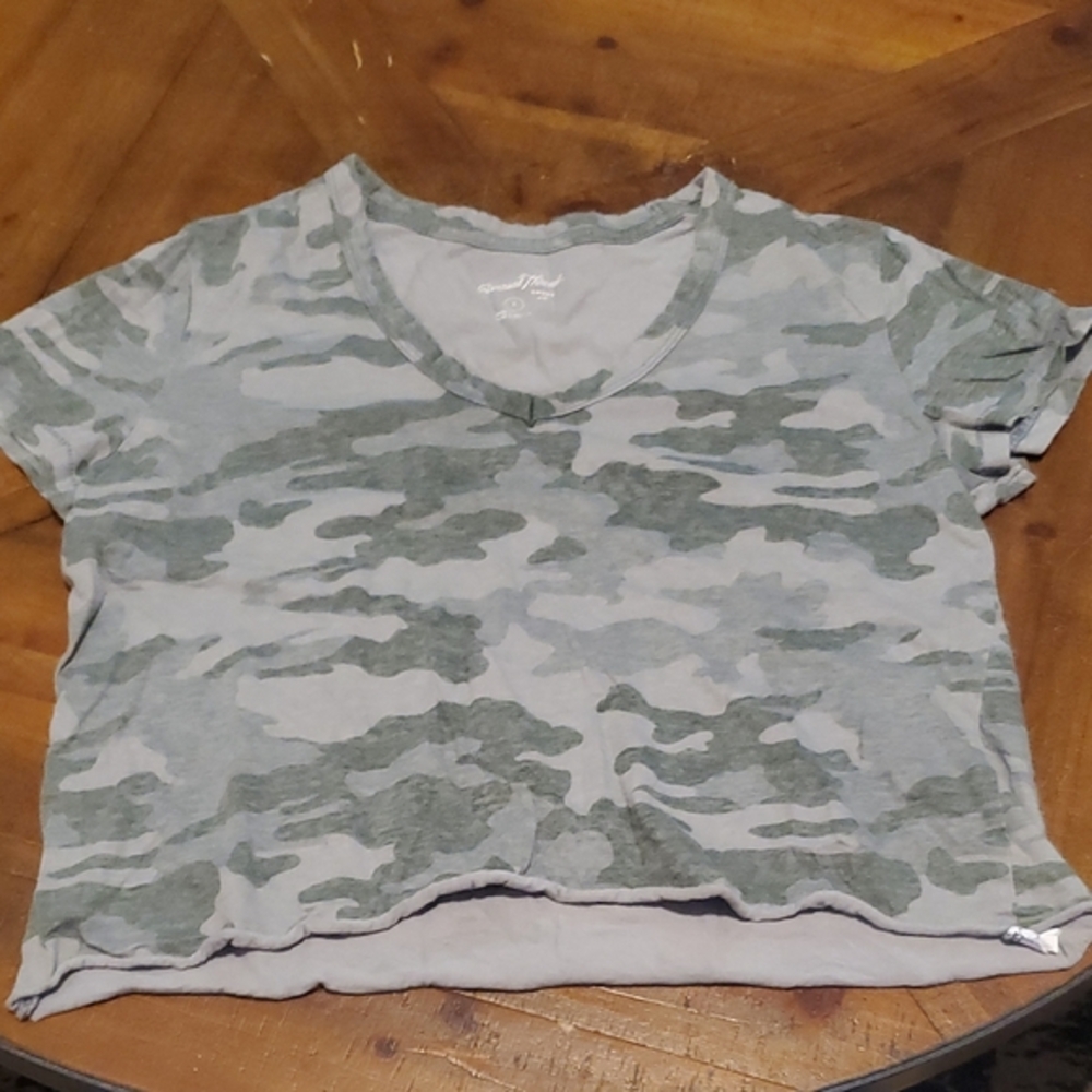 Universal Thread Green Camo Crop Top